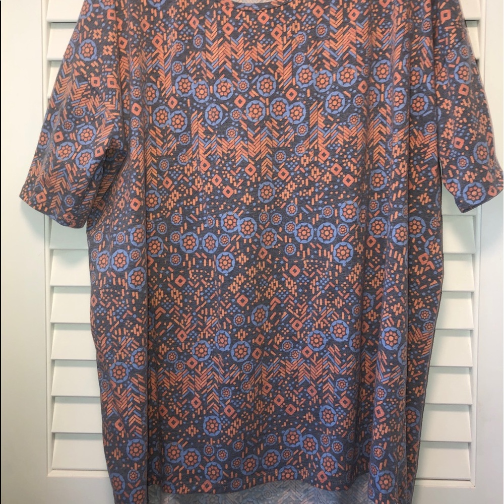 LulaRoe Irma (Short Sleeve Tee/Tunic)
